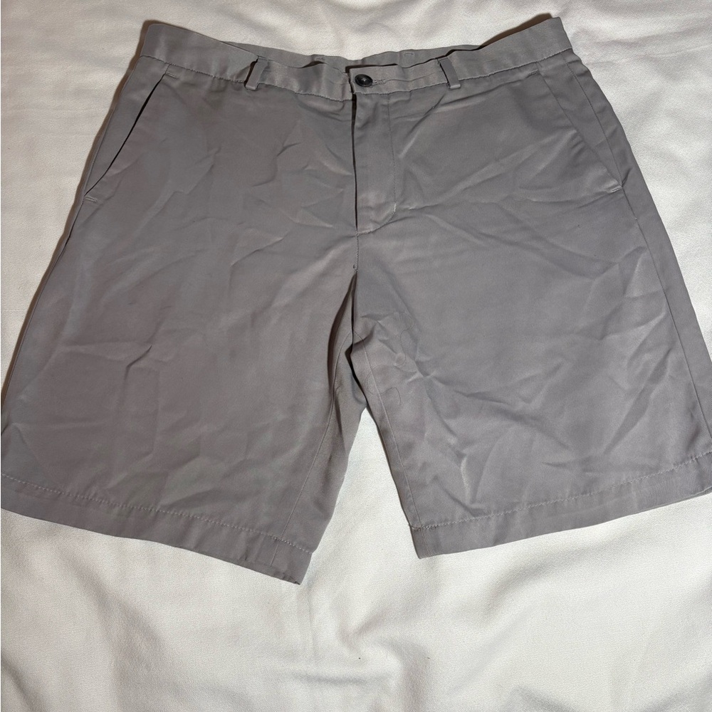 Perry Ellis Light Gray Flat Front Shorts - Size 33